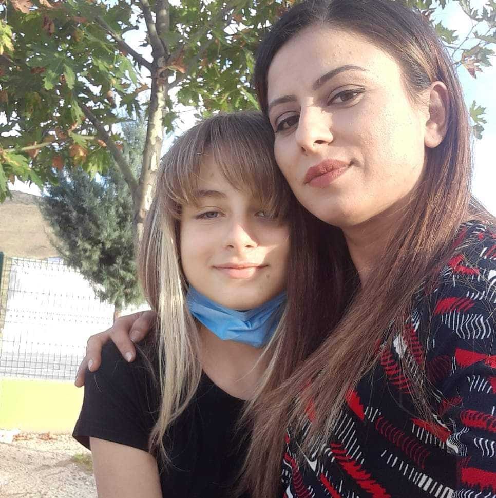 Trafik kazasında hayatını kaybeden anne ve kızı son yolculuğuna uğurlandı
