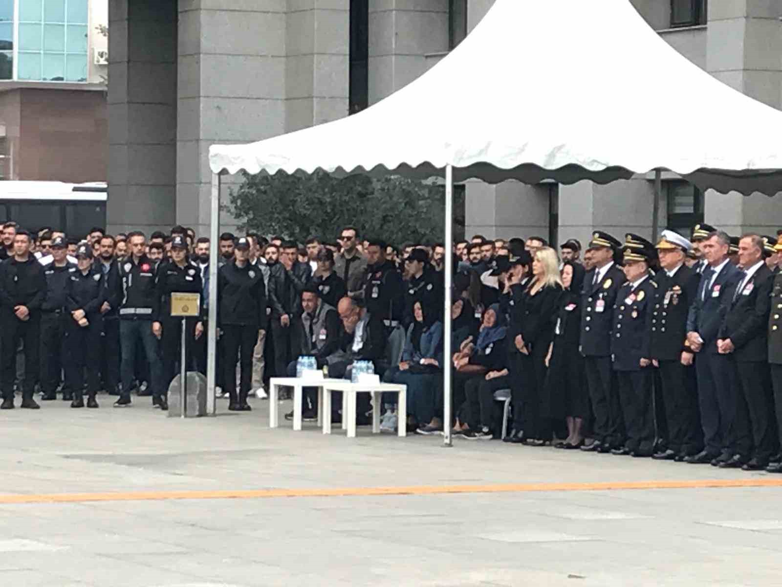 Trafik kazasında şehit olan polis memuru için İstanbul Emniyetinde tören düzenlendi
