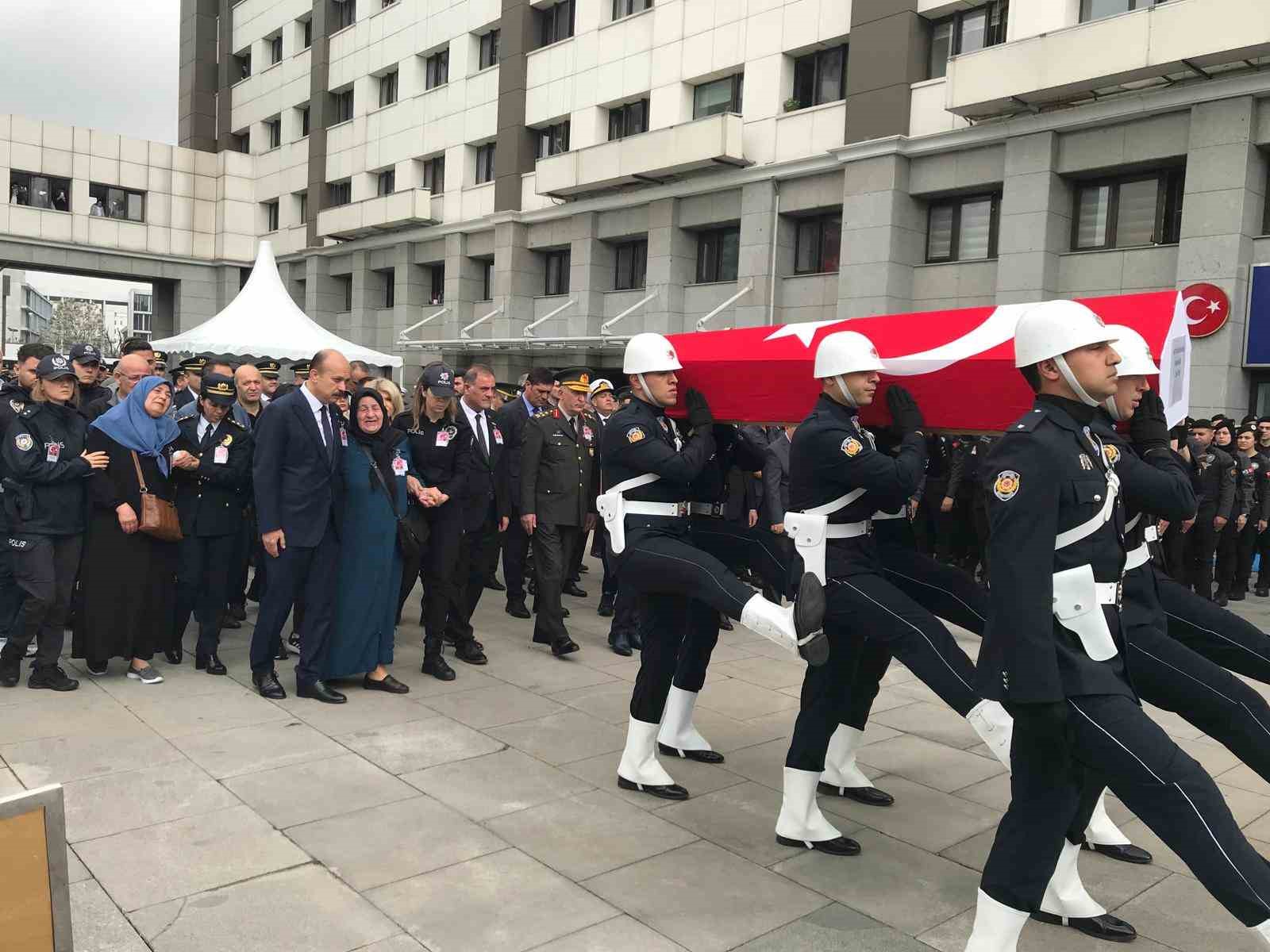 Trafik kazasında şehit olan polis memuru için İstanbul Emniyetinde tören düzenlendi
