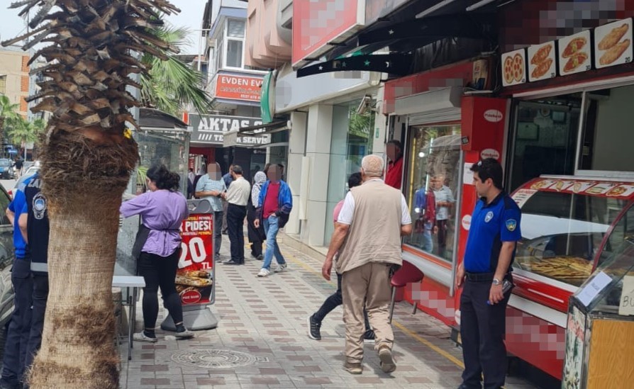Turgutlu Belediyesi Zabıta Ekipleri göz açtırmıyor

