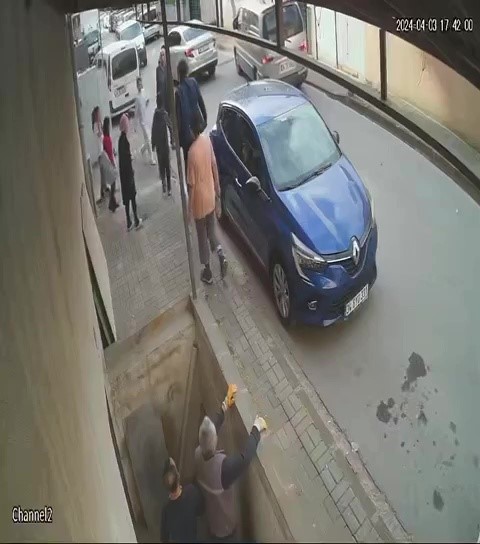 Ümraniye’de otomobilin altında kalan çocuk kazanın şokuyla kalkıp böyle yürüdü
