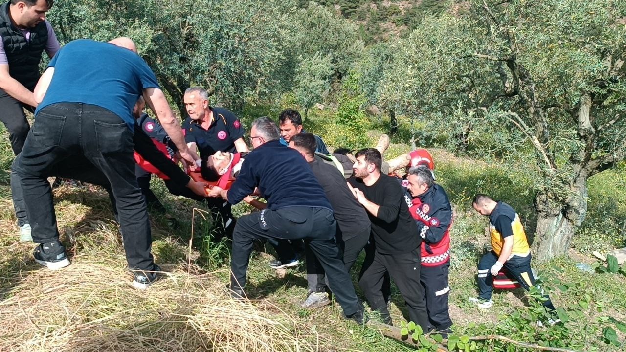 Üniversite öğrencilerini taşıyan tur otobüsü şarampole devrildi: 3’ü ağır 12 yaralı
