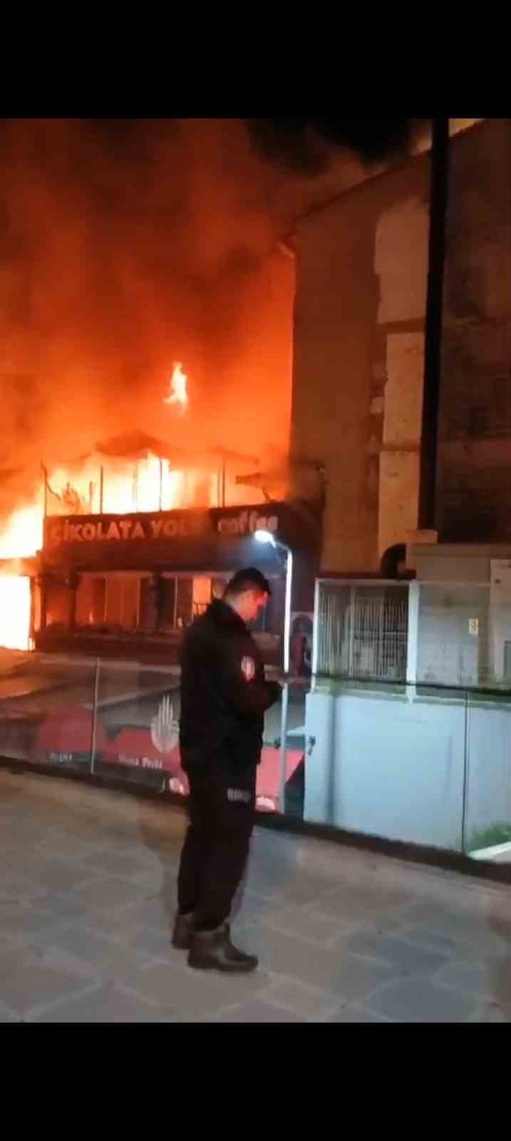 Üsküdar’da iş yerinde yangın paniği
