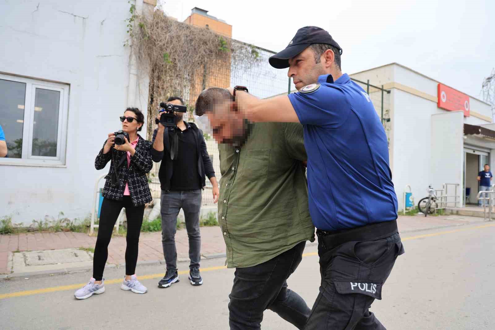 Uygulama yapan polise silah çeken Seyhan Belediyesi Temizlik İşleri Müdürü tutuklandı
