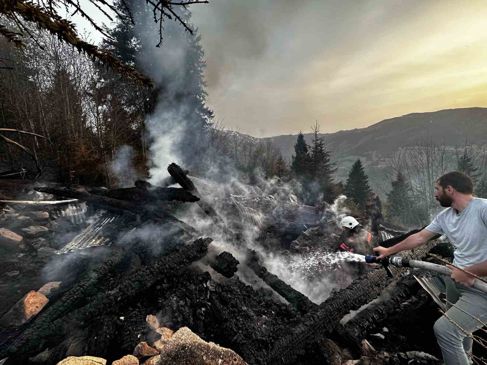 Uzungöl’de mezra yangını
