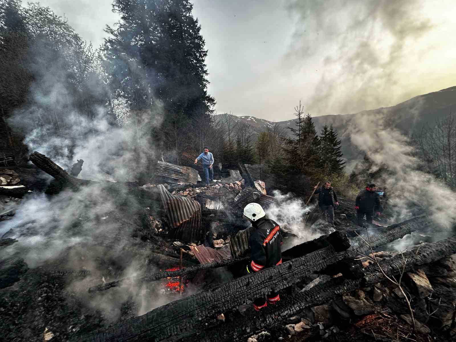 Uzungöl’de mezra yangını
