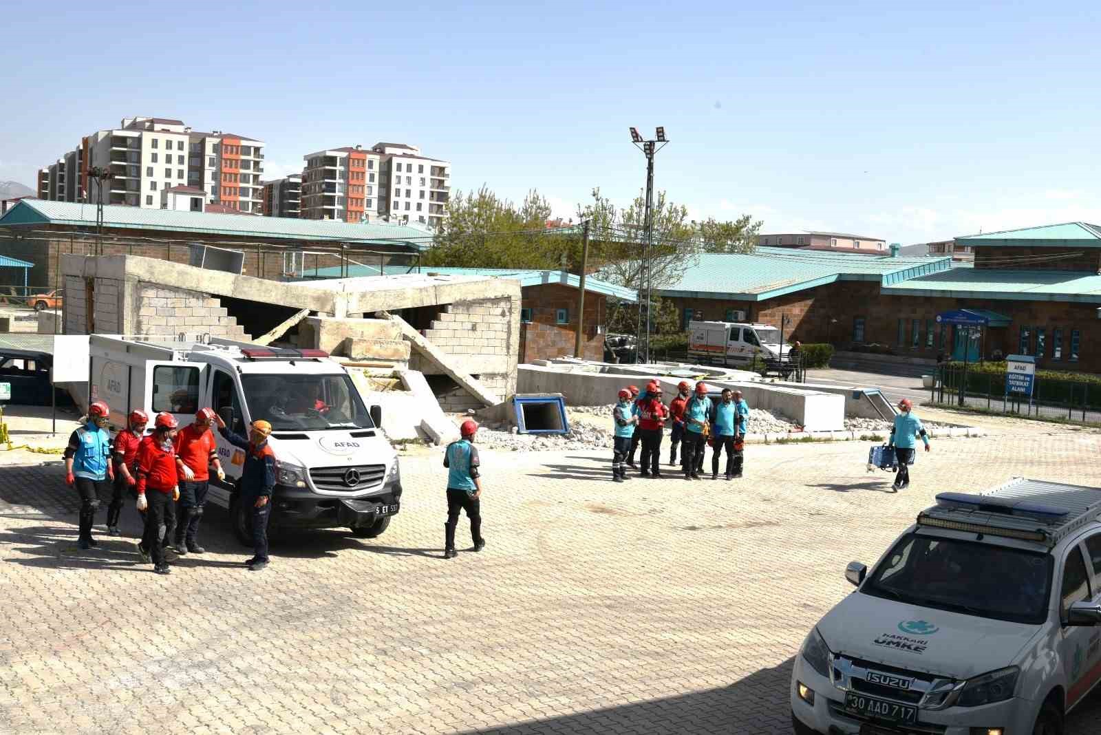 Van’da 48 UMKE personeline ’arama kurtarma’ eğitimi verildi
