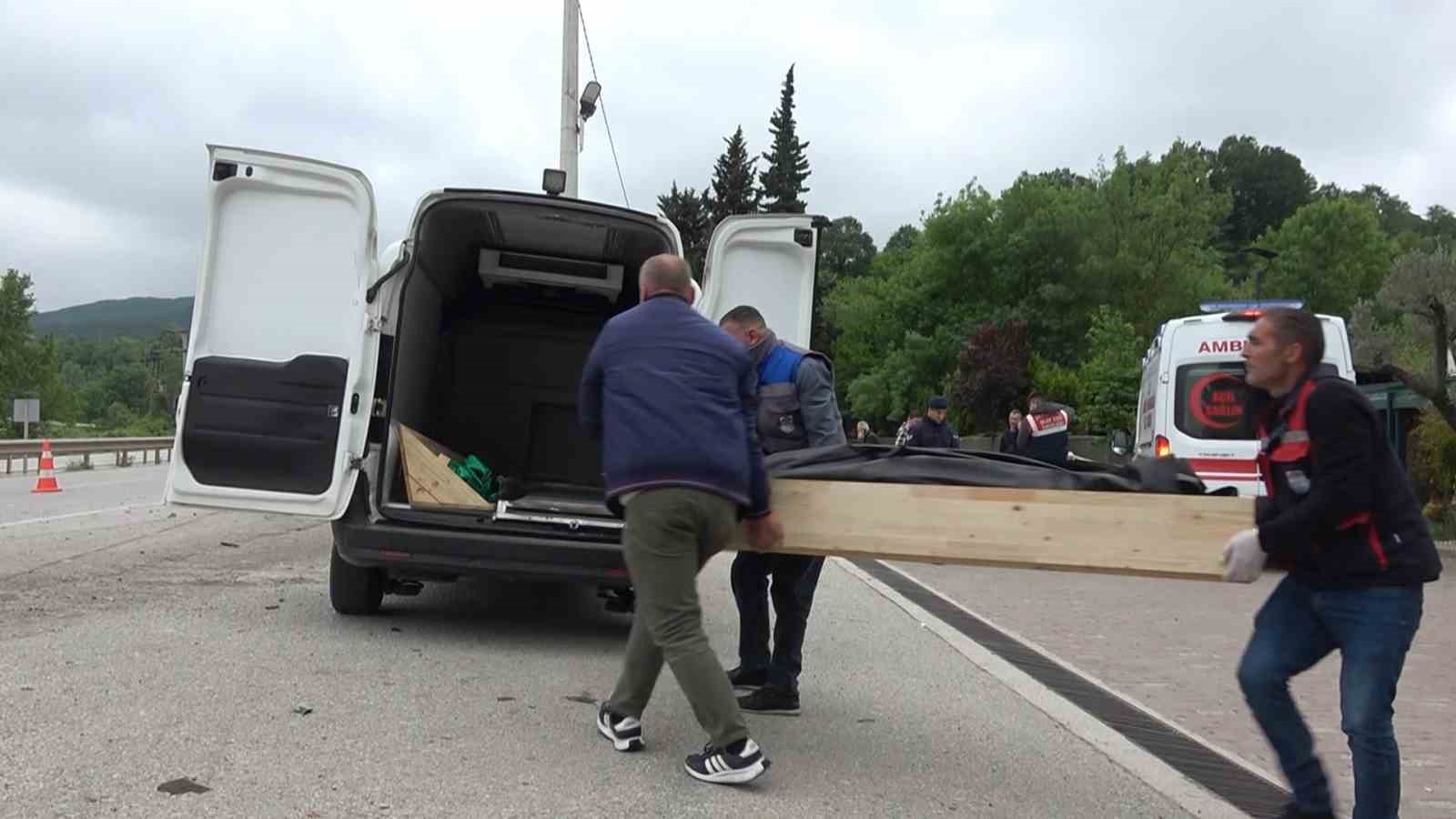 Yalova’da 1 kişinin öldüğü, 7 kişinin de yaralandığı kaza kamerada
