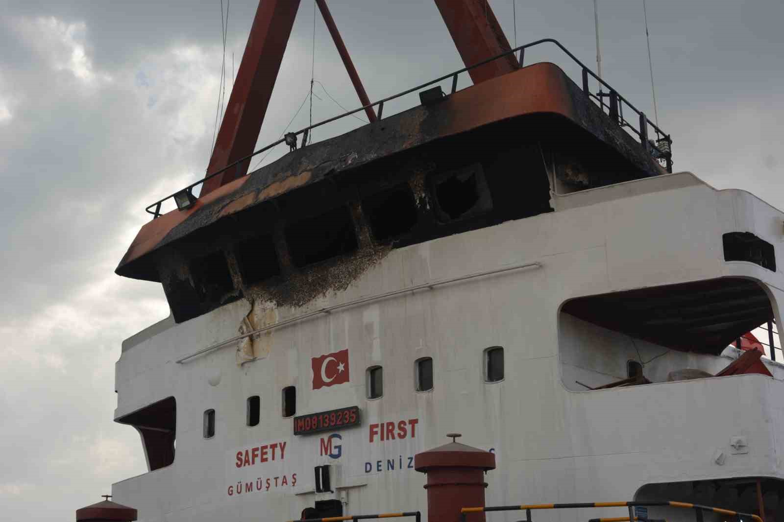 Yangın çıkan gemide tahliye işlemleri tamamlandı
