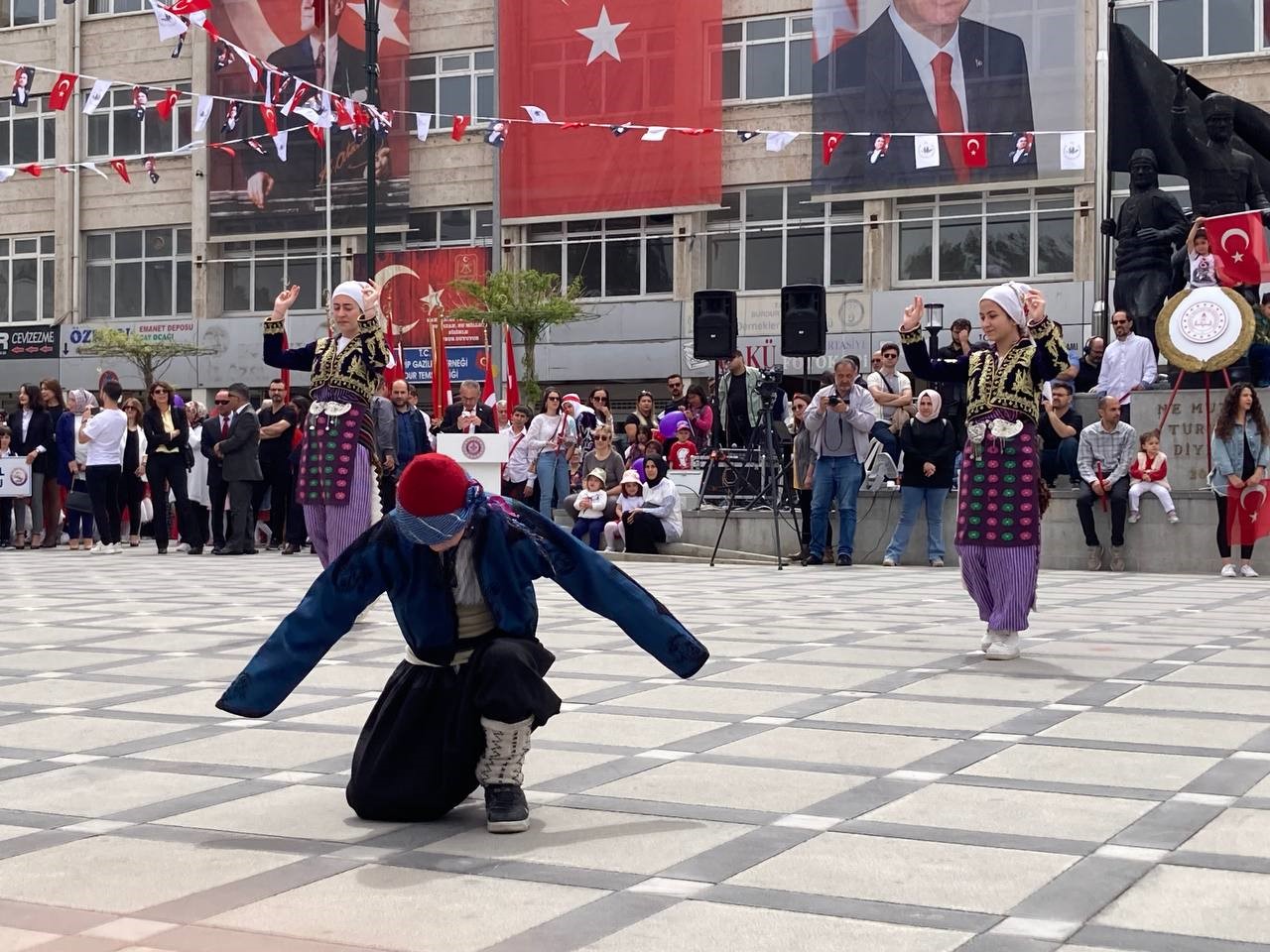 Yöresel oyunlarıyla sosyal medyada izlenme rekorları kıran Çatağıl İlkokulu öğrencileri izleyenleri mest etti