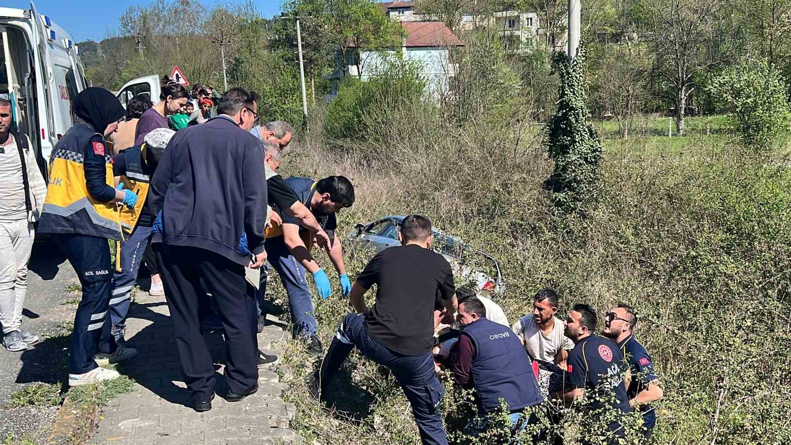 Zonguldak’ta otomobil şarampole uçtu: 5 yaralı
