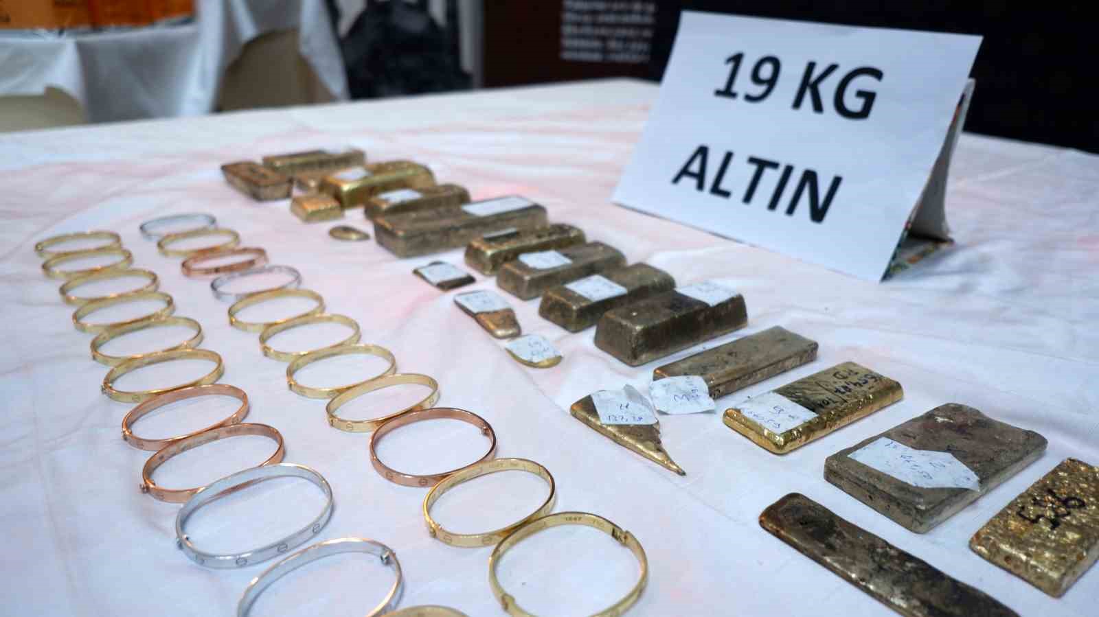 Altın kaçakçılarına darbe, 40 milyon lira değerinde altın ele geçirildi
