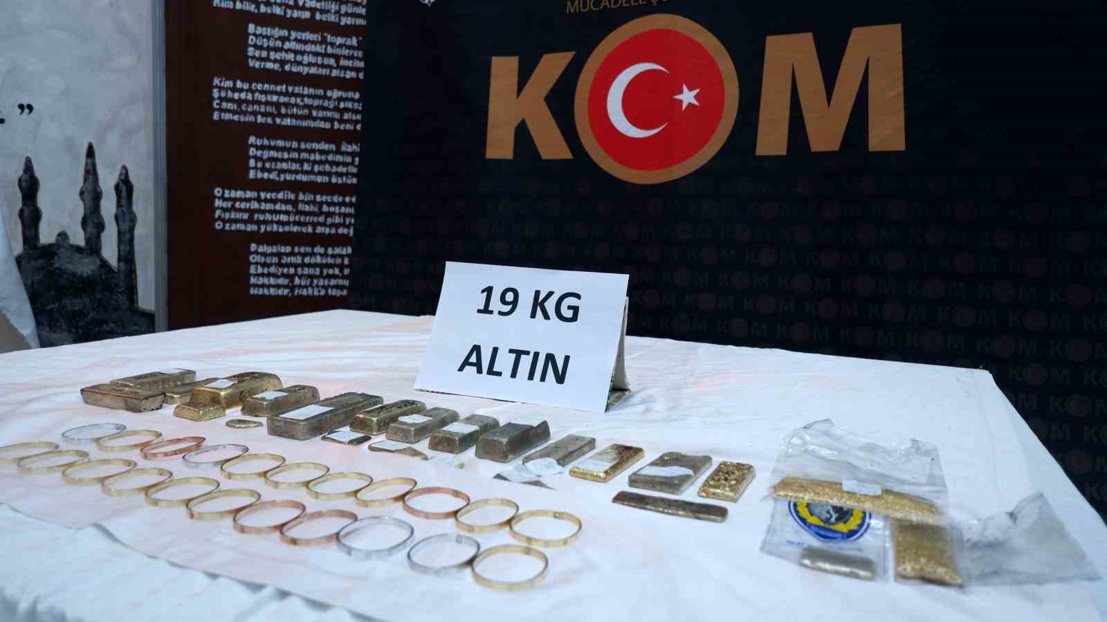 Altın kaçakçılarına darbe, 40 milyon lira değerinde altın ele geçirildi
