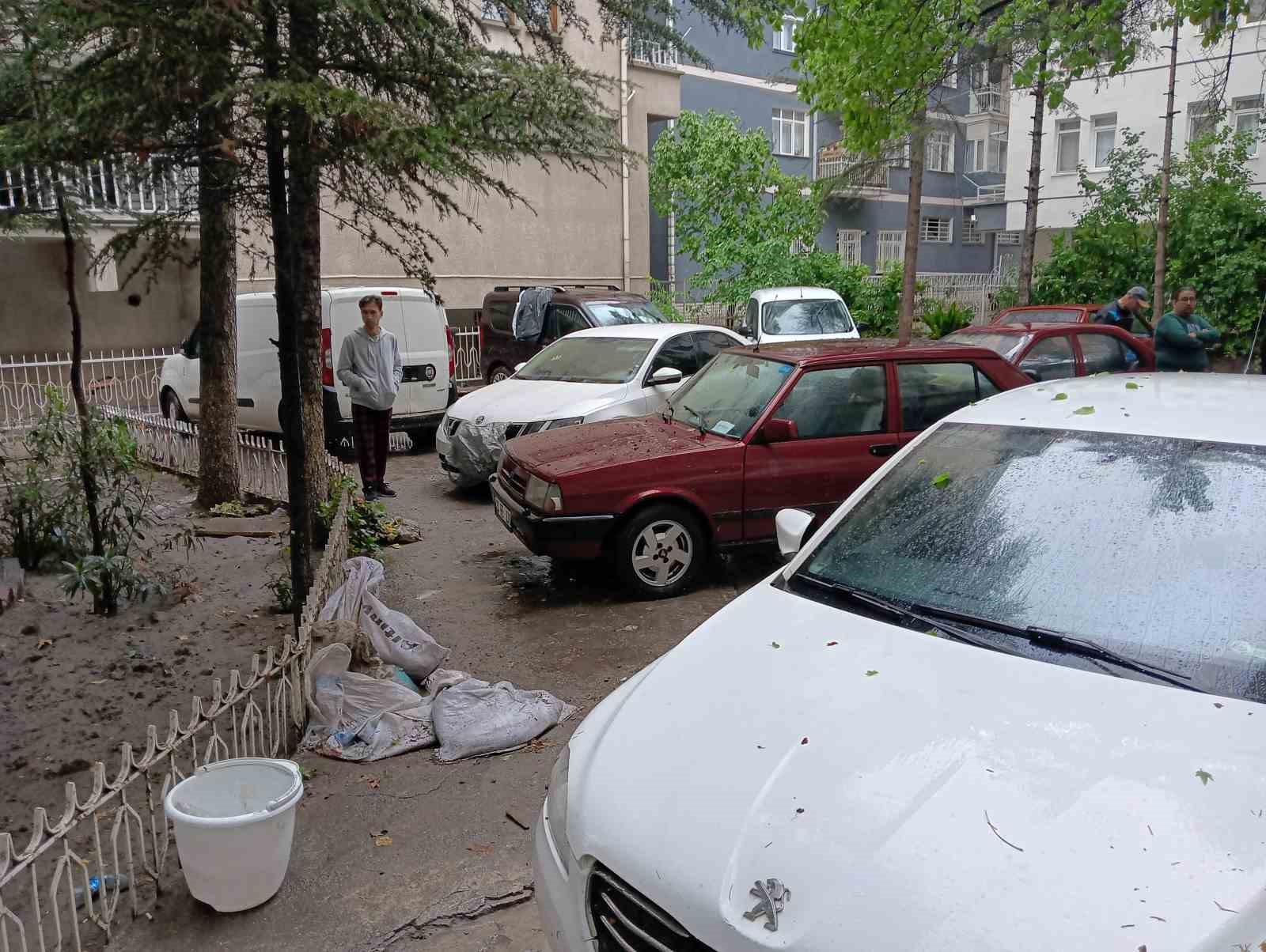 Ankara’da selin neden olduğu hasar günün aydınlanması ile ortaya çıktı
