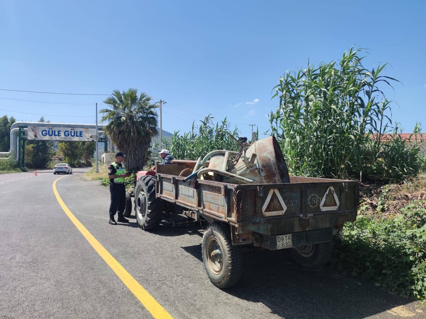 Aydın’da traktör sürücüleri bilgilendirdi
