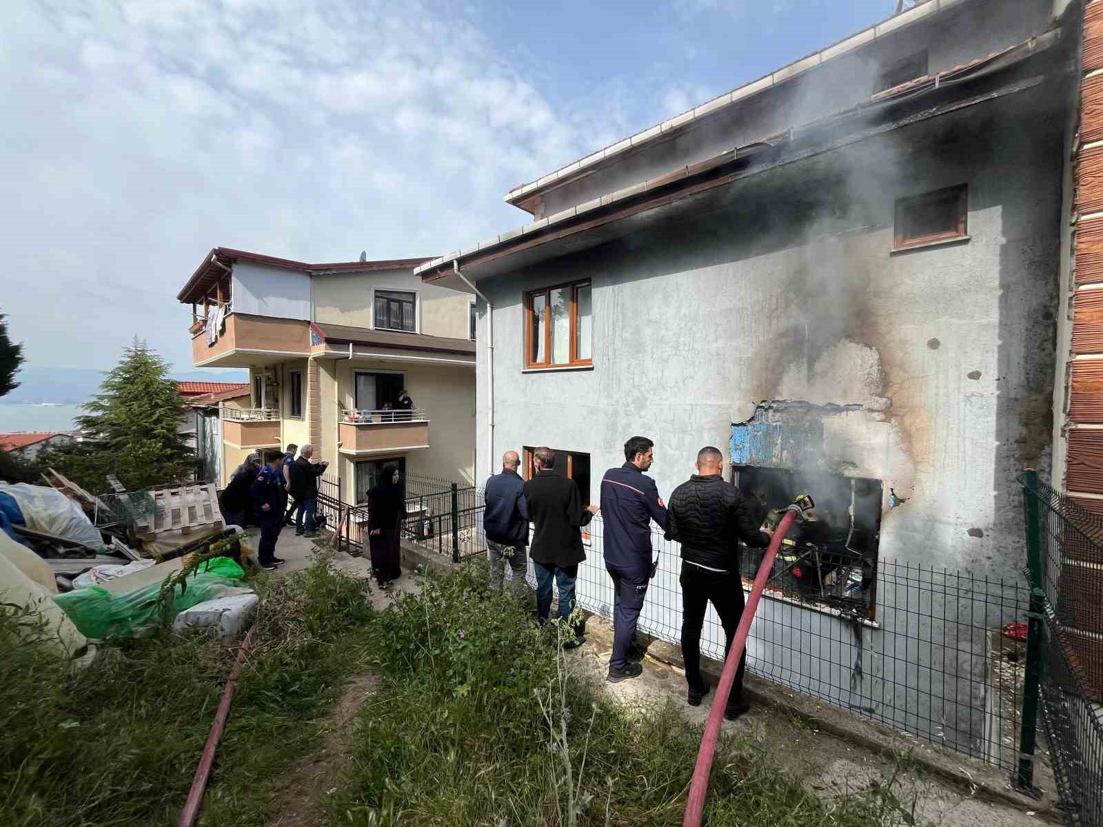 Binada yangın dehşeti: 7 yaşındaki çocuk hayatını kaybetti
