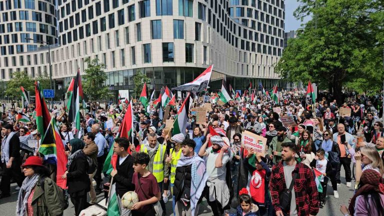 Brüksel’de binlerce kişi Gazze için yürüdü