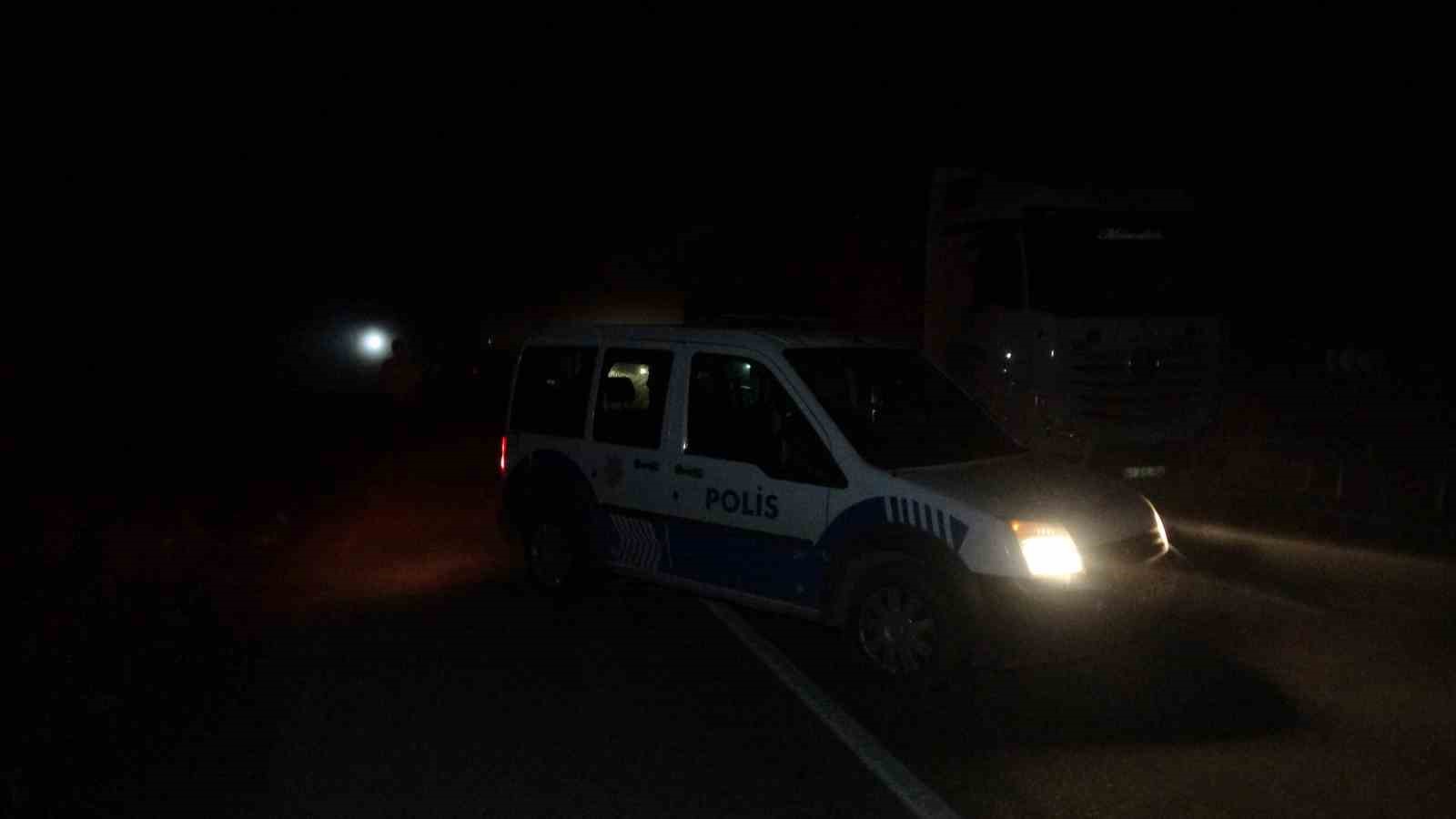 Burdur-Antalya karayolunda LPG tankeri devrildi, sızıntı nedeniyle yol çift taraflı trafiğe kapatıldı
