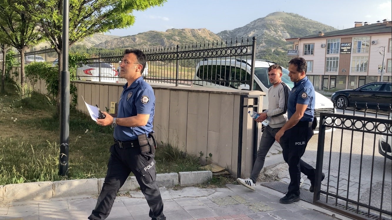 Burdur’da yaşlı adamı gasp edip tartaklayan şüpheli tutuklandı
