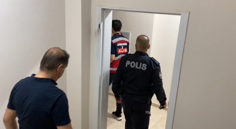 Diyarbakır’da aralarında avukatların da olduğu 20 şüpheli gözaltına alındı
