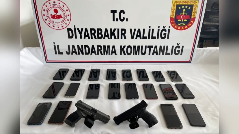 Diyarbakır’da aralarında avukatların da olduğu 20 şüpheli gözaltına alındı
