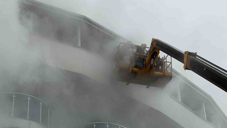Düzce’de otelde yangın: 3 kişi dumandan etkinlendi