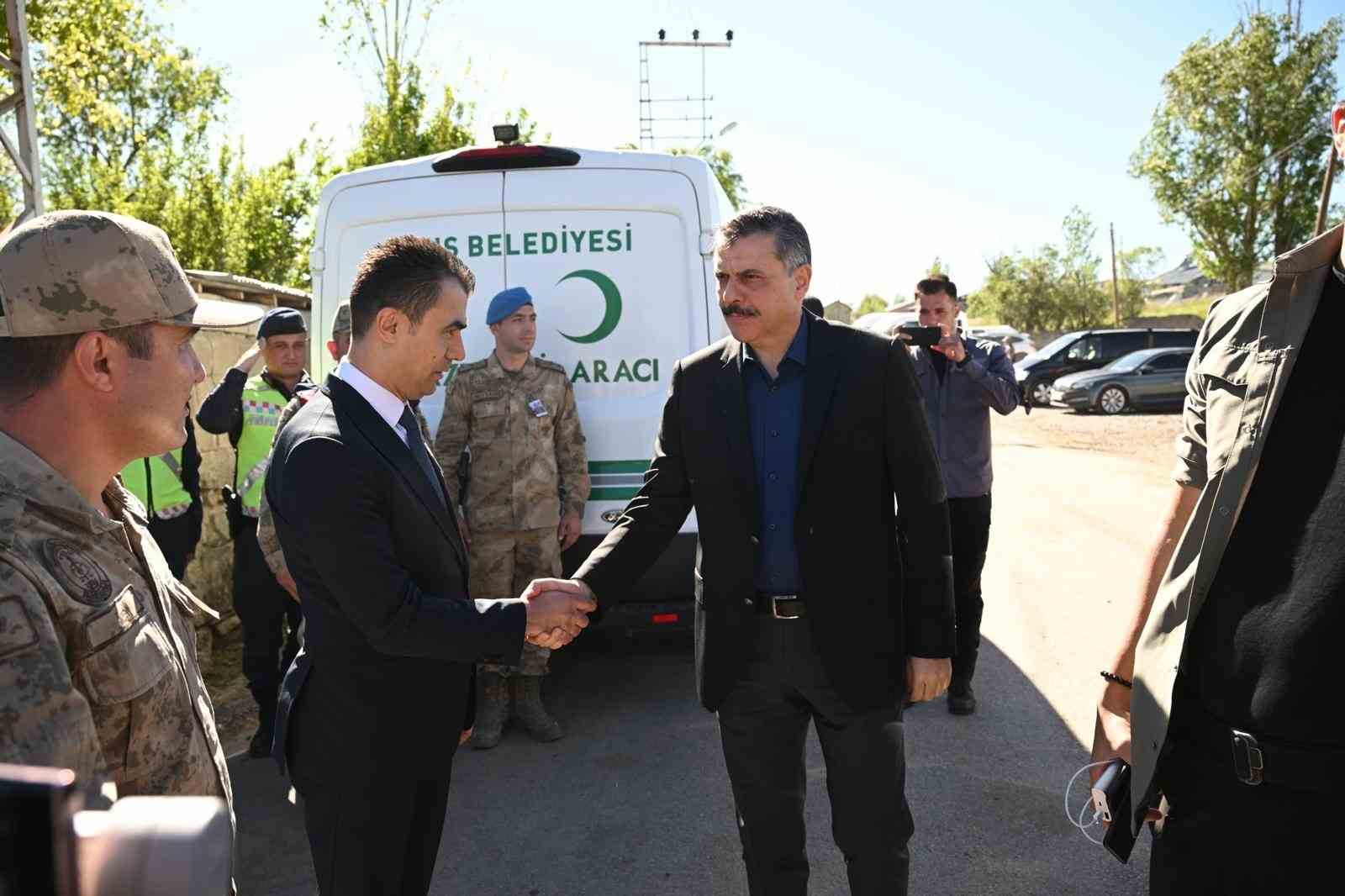 Erzurum şehidine ağladı
