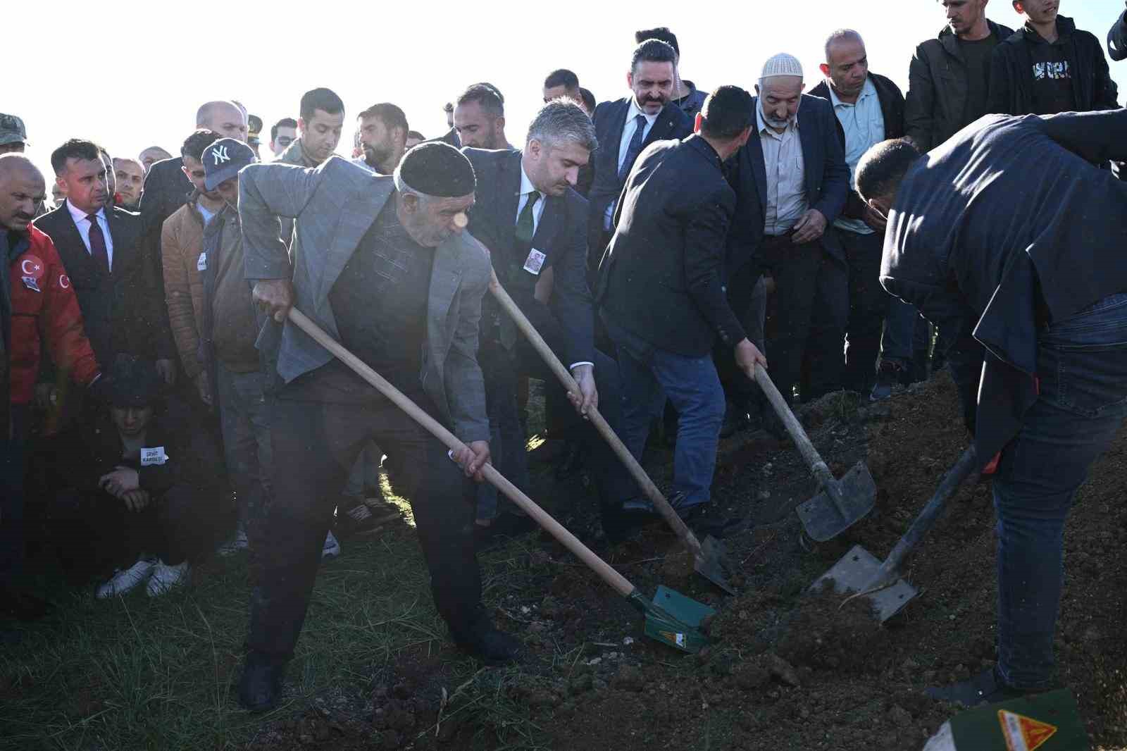 Erzurum şehidine ağladı
