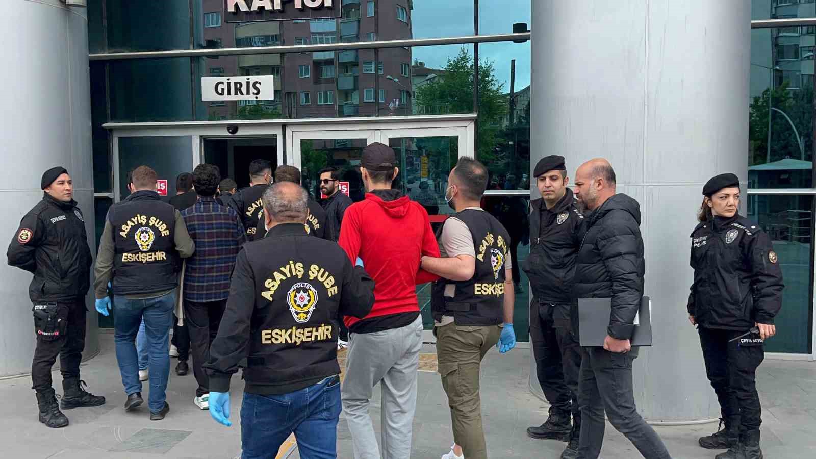 Eskişehir merkezli yapılan fuhuş operasyonunda 7 şüpheli adliye sevk edildi
