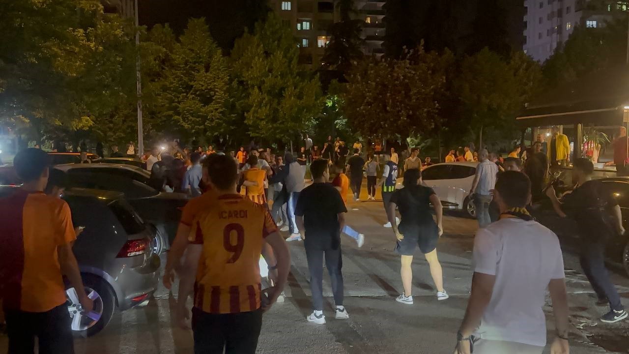 Gaziantep’te derbi sonrası taraftarlar arasında kavga çıktı
