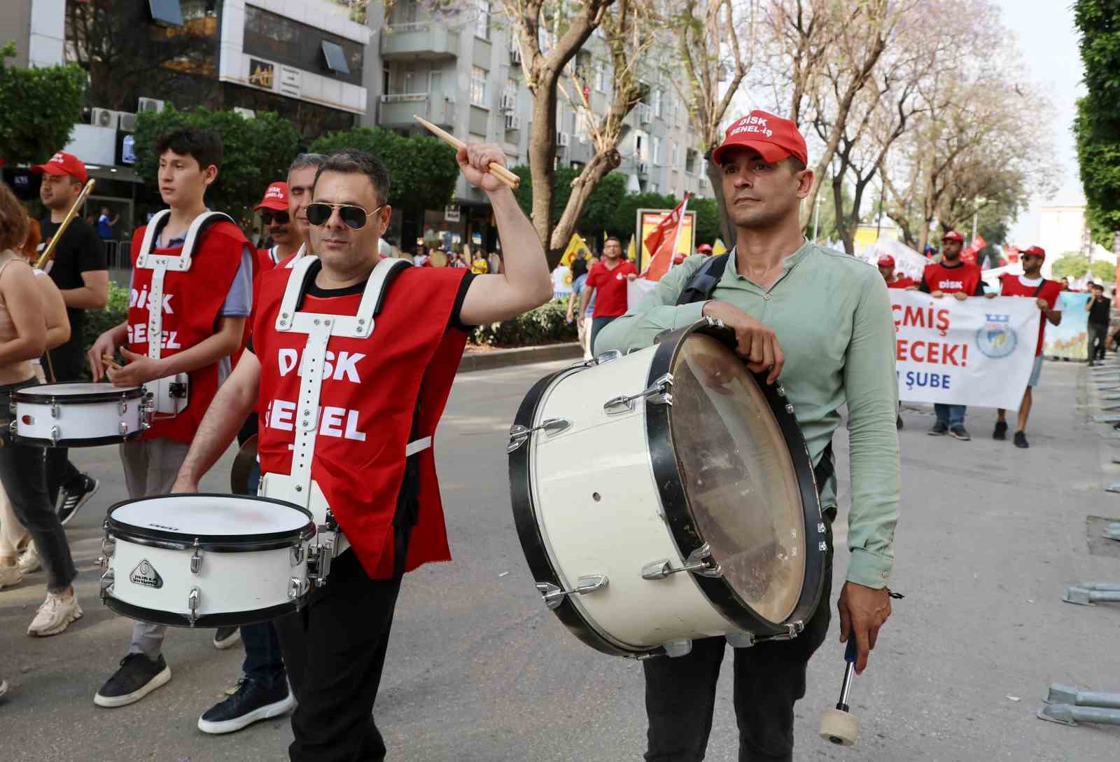 Herkes alanlarda onlar ekmek parası peşinde
