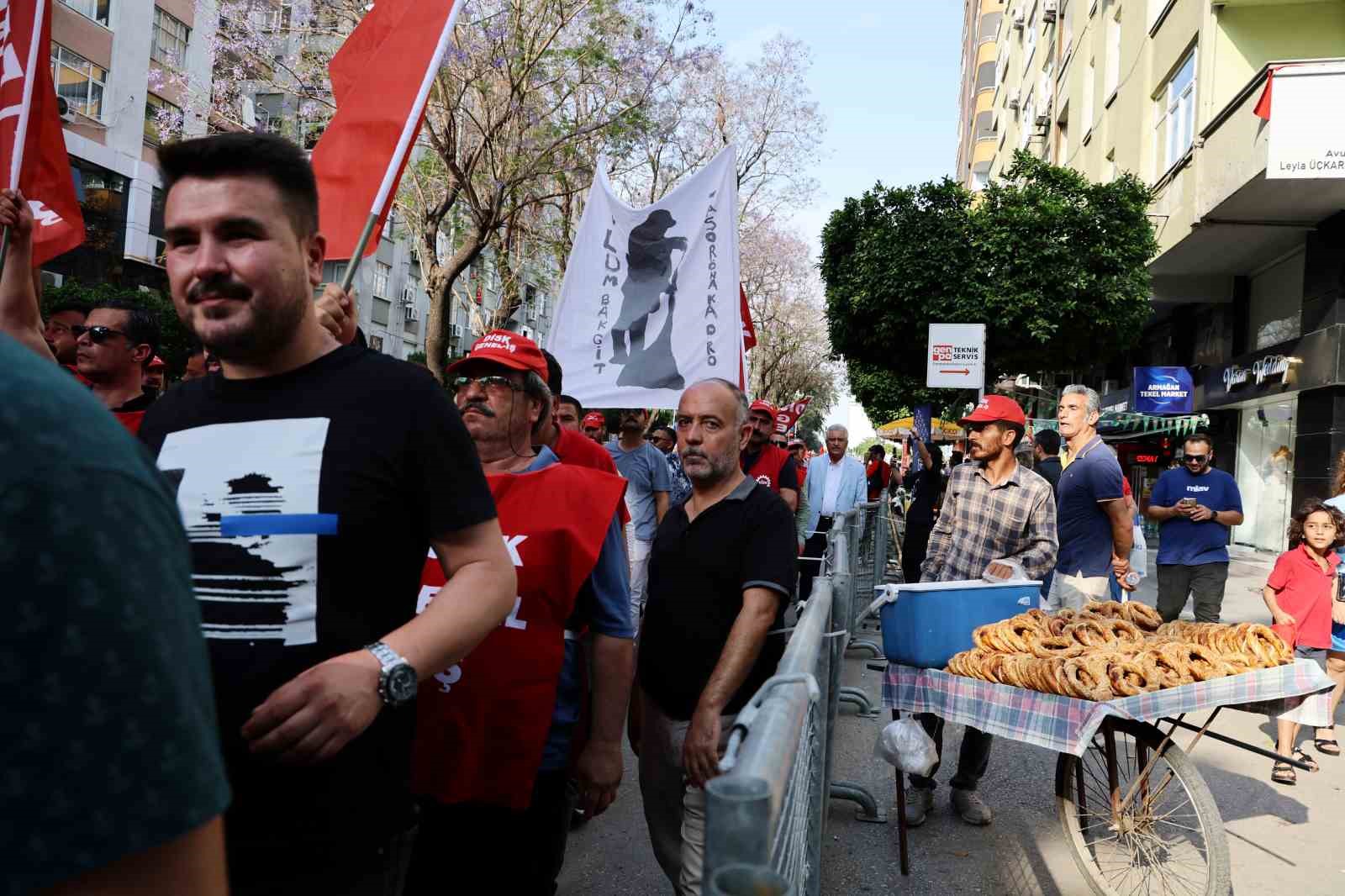 Herkes alanlarda onlar ekmek parası peşinde
