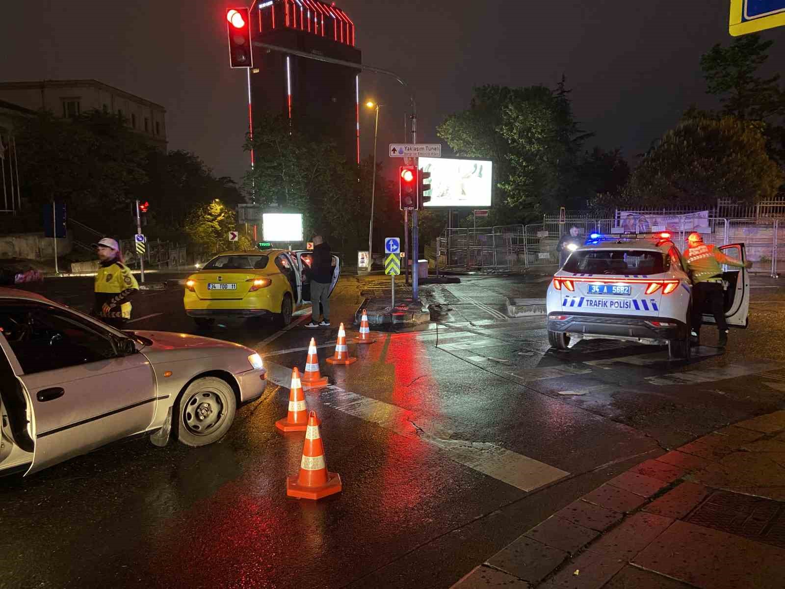 İstanbul’da 1 Mayıs nedeniyle bazı yollar trafiğe kapatıldı
