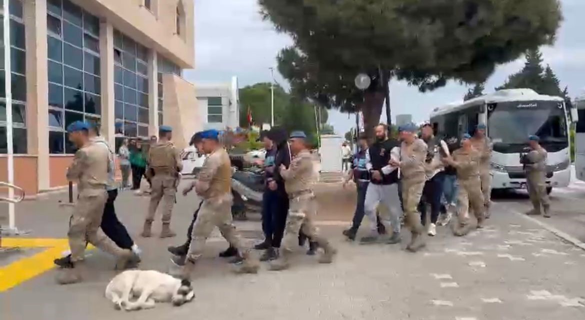 İzmir’deki dolandırıcılık operasyonunda 2 tutuklama
