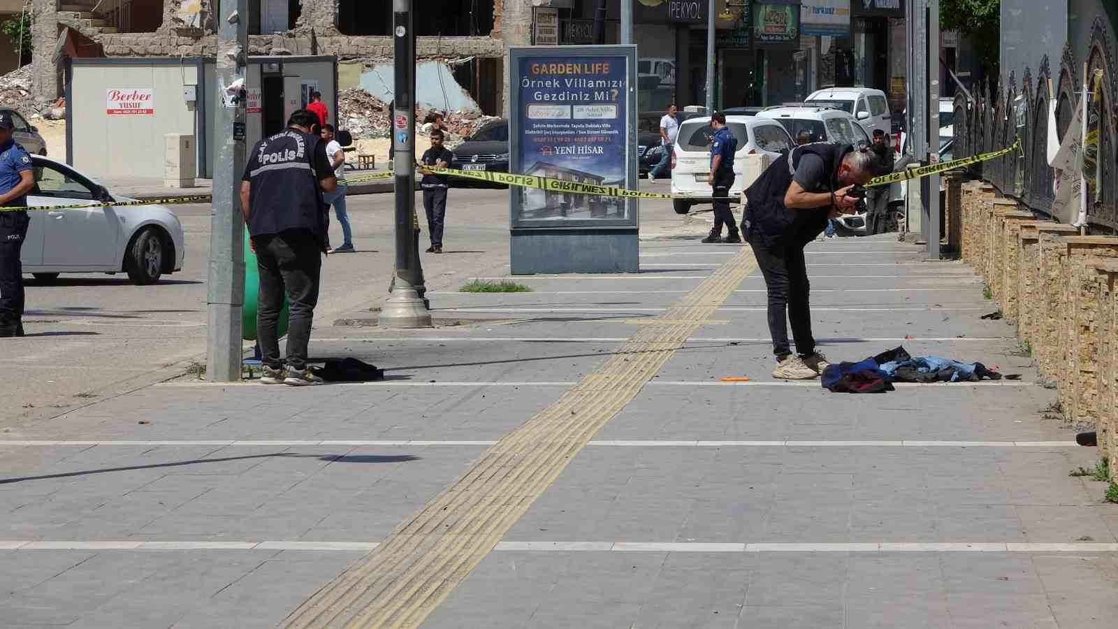 Kaldırımdaki sırt çantası bomba paniği yaşattı
