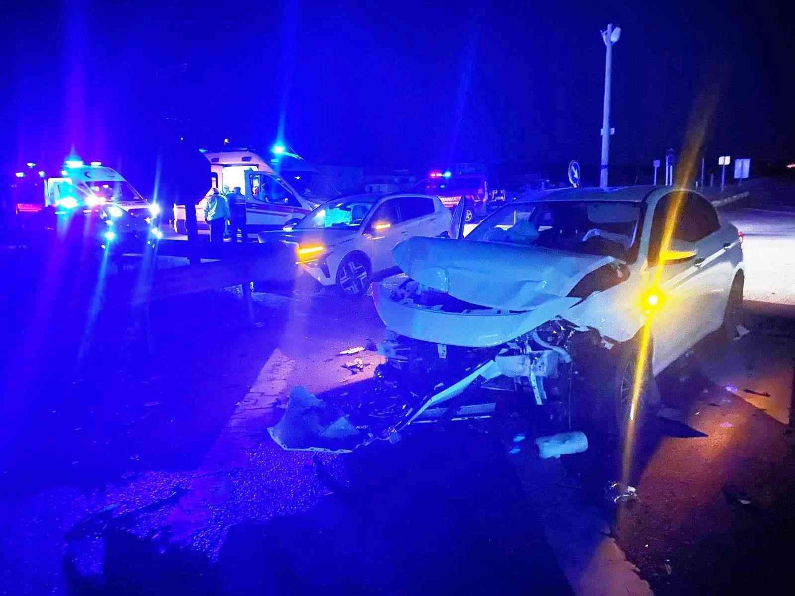 Konya’da 2 otomobil çarpıştı: 4 yaralı
