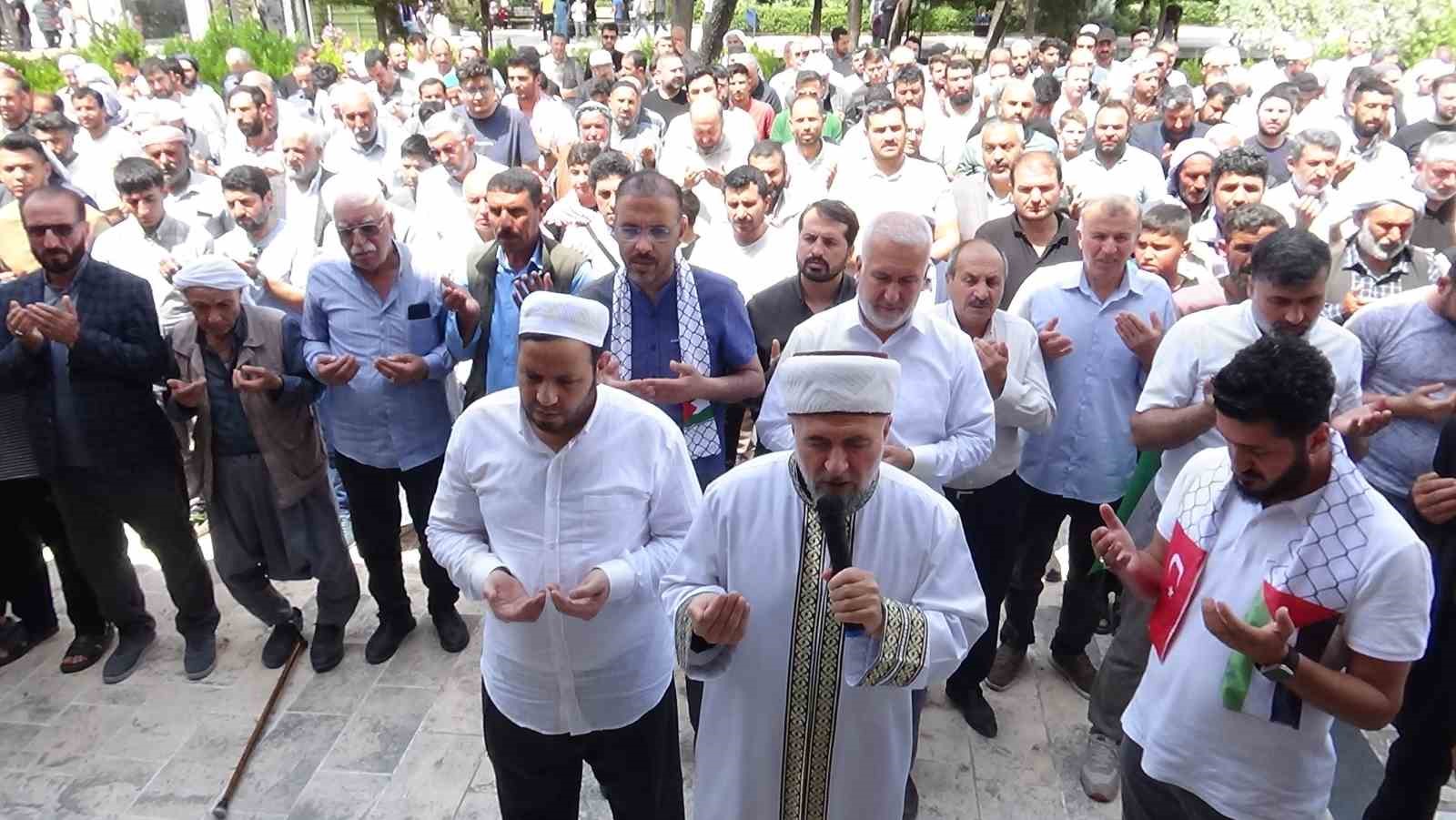 Kudüs’te öldürülen Şanlıurfalı imam için gıyabi cenaze namazı kılındı
