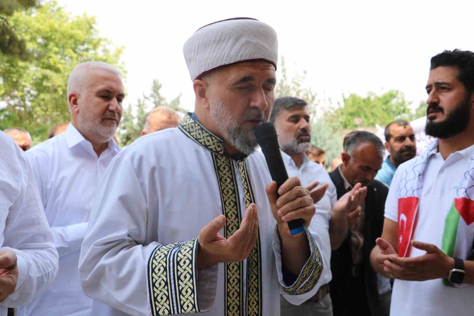 Kudüs’te öldürülen Şanlıurfalı imam için gıyabi cenaze namazı kılındı
