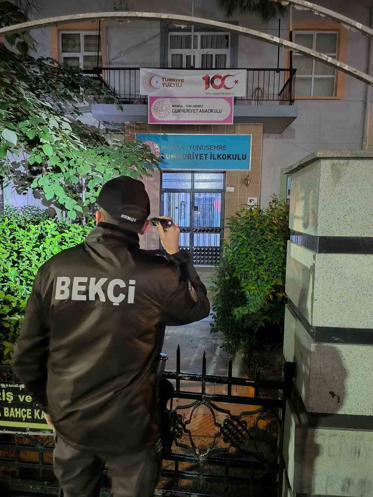 Manisa’da gece bekçilerinden okul çevrelerinde denetim
