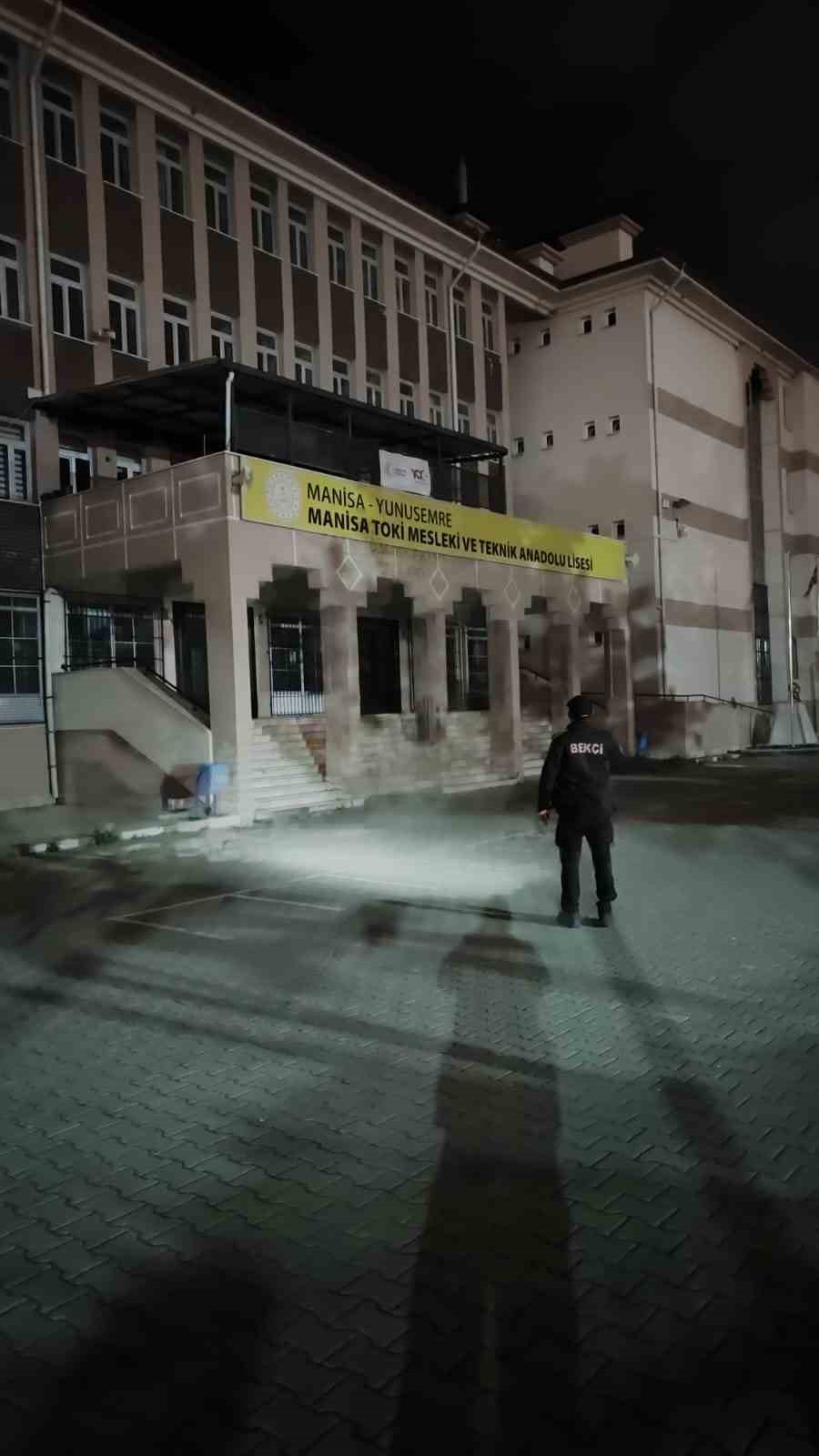 Manisa’da gece bekçilerinden okul çevrelerinde denetim
