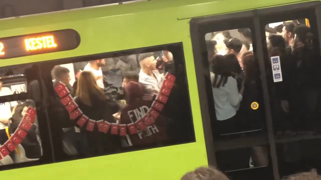 Metro vagonunu ringe çevirdiler
