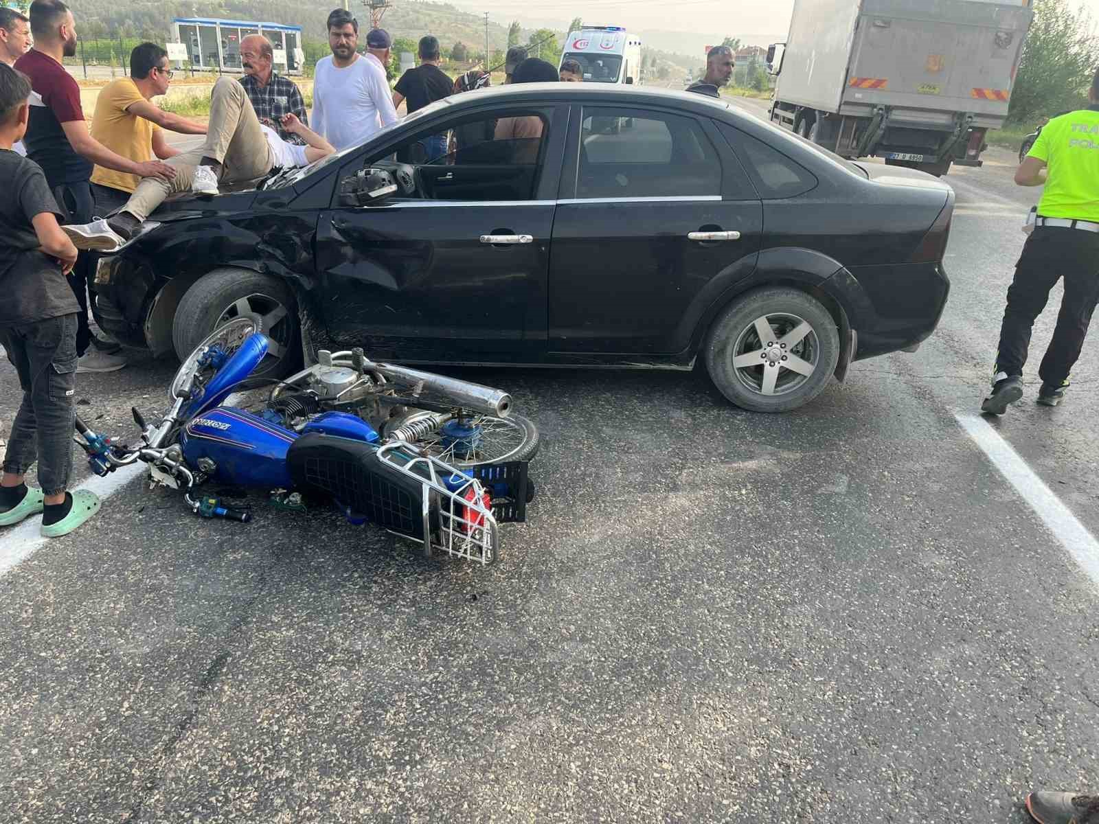 Motosiklet ile otomobil çarpıştı: 1 Yaralı
