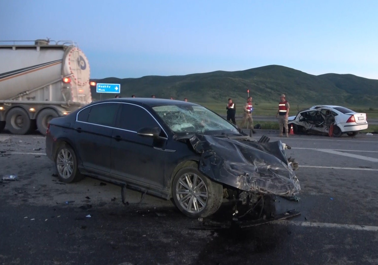 Muş’ta feci kaza: 3 ölü, 5 yaralı
