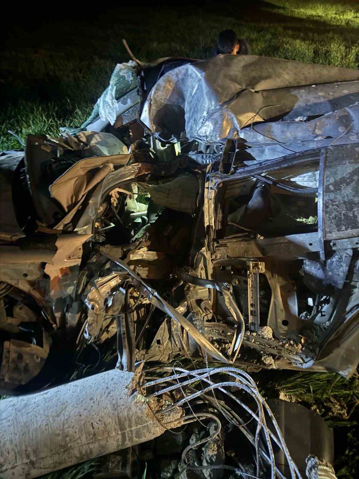 Muş’ta otomobil elektrik direğine çarptı: 1 ölü
