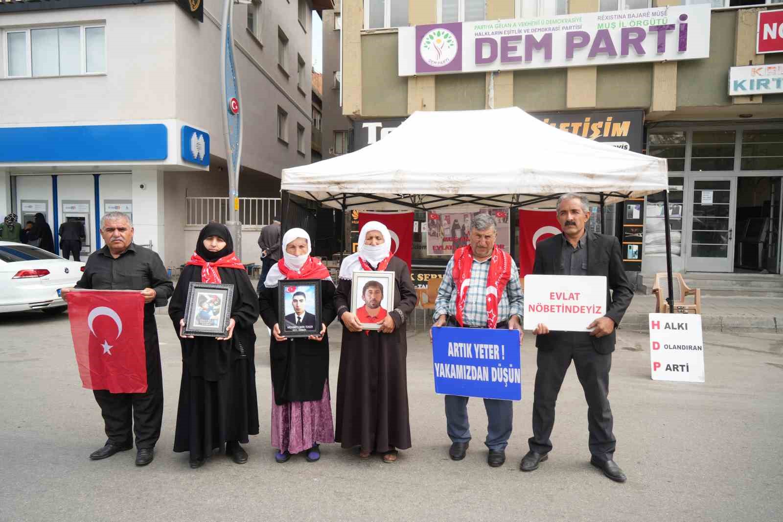 Muşlu ailelerin evlat nöbeti devam ediyor
