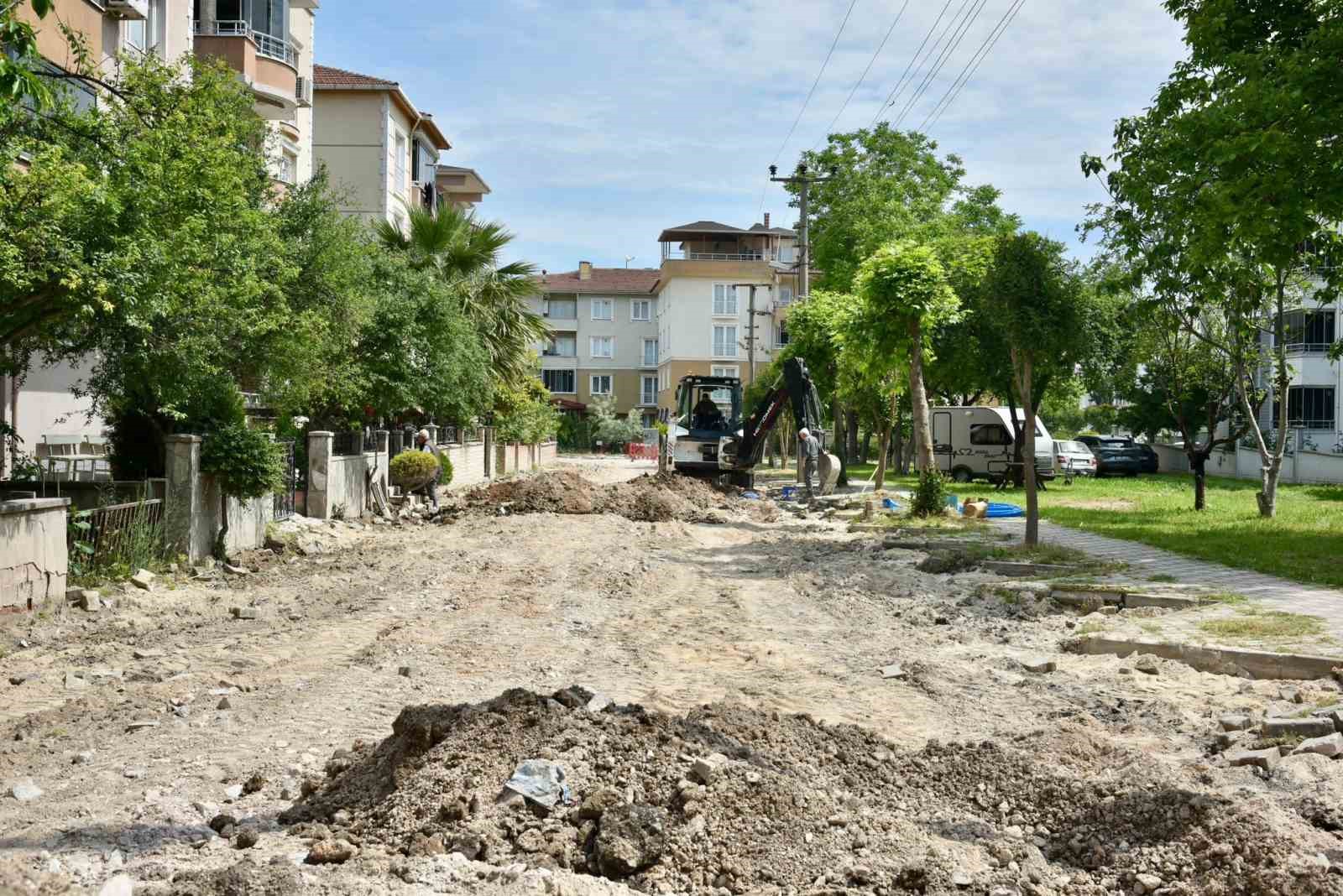 Mustafakemalpaşa’da hayat konforunu bozan yollar tamamlanıyor
