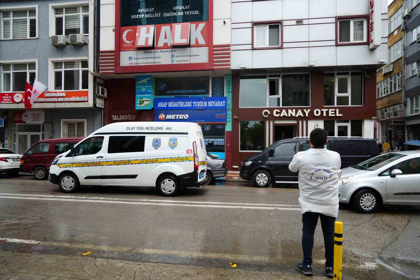 Otel odasında silahla vurulmuş halde ölü bulundu
