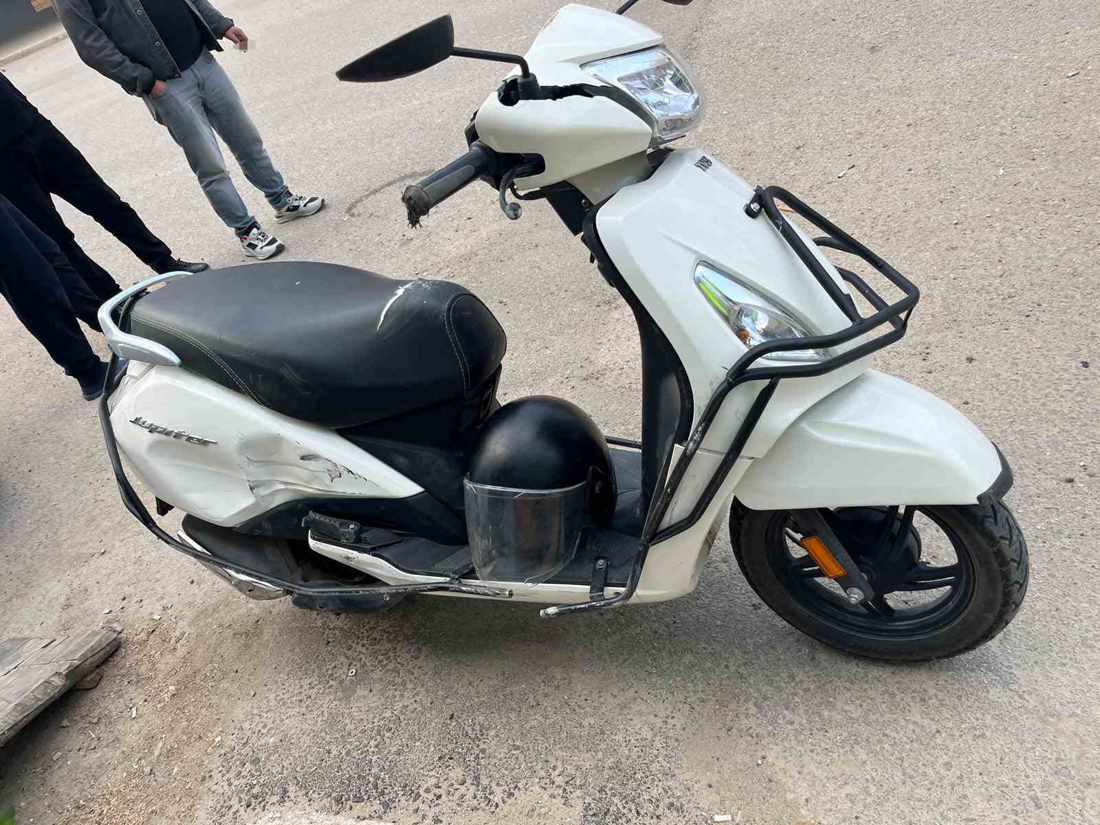 Otomobil ile motosikletin çarpıştığı kaza kamerada
