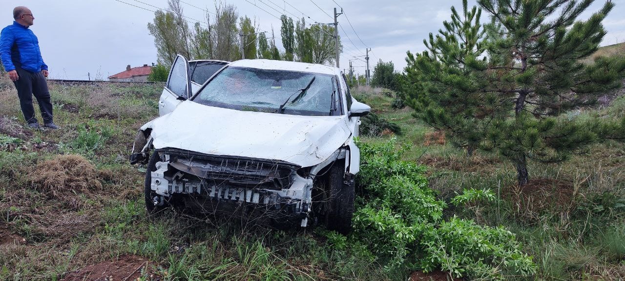 Otomobil şarampole uçtu: 1’i bebek 6 kişi yaralandı