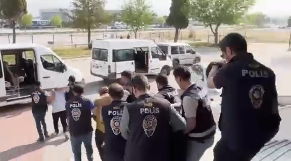 Sahte ilanlarla vatandaşı dolandıran 14 kişilik suç şebekesi çökertildi
